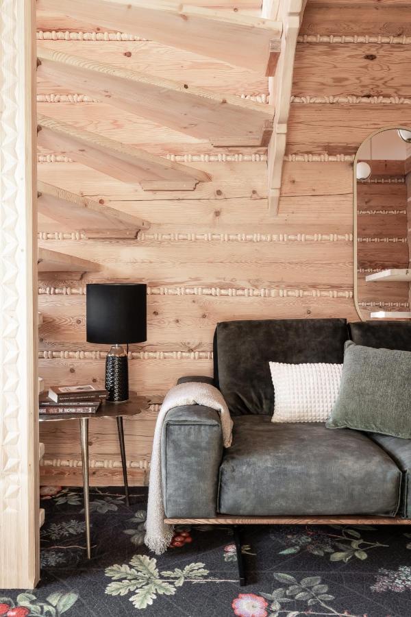 Milimani - Stuletnia, Folk & Butique, Adults Only